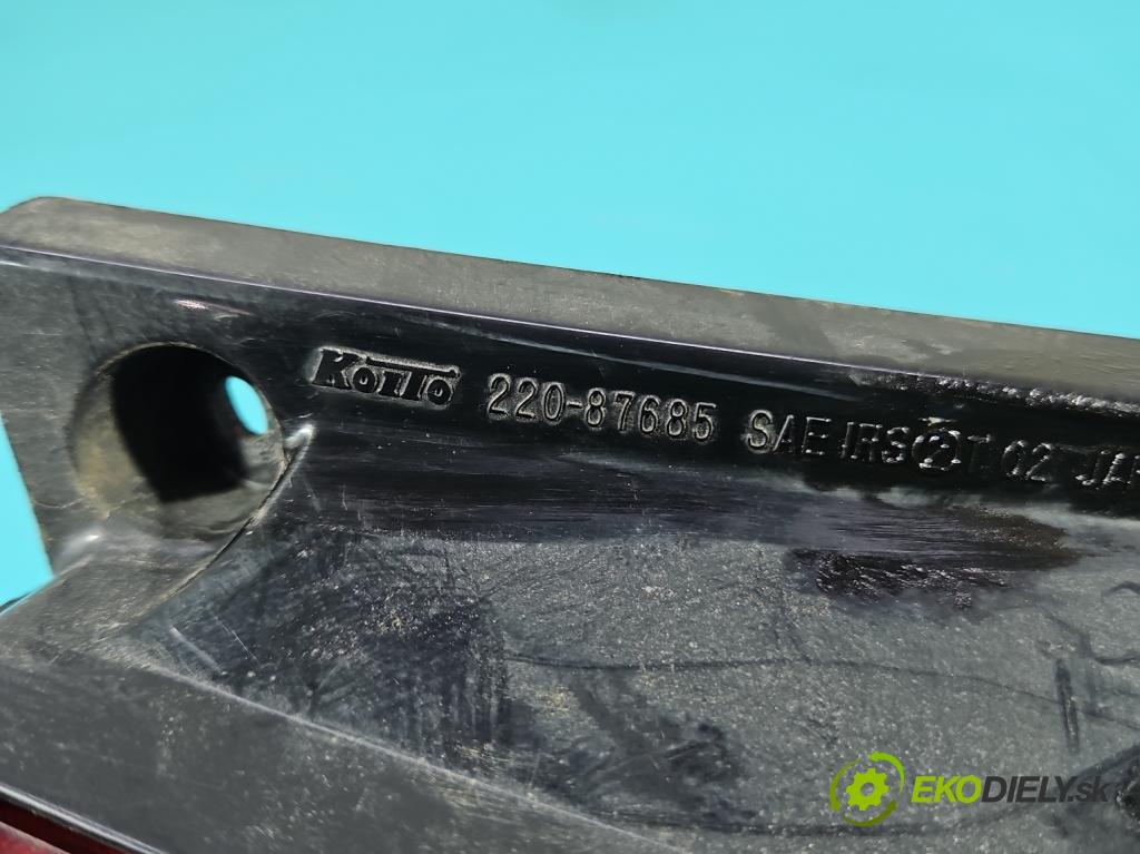 Mitsubishi Outlander I 2003-2006 2.0 16V 136 HP manual 100 kW 1997 cm3 5- svetlo / reflektor zadné pravé  (Kľučka dverí ostatné)