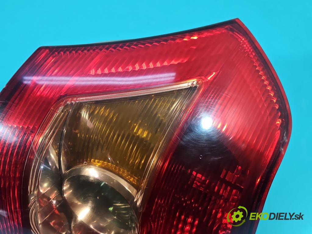 Toyota Corolla E12 2001-2009 1.4 vvti 97KM manual 71 kW 1398 cm3 3- svetlo / reflektor zadné pravé  (Kľučka dverí ostatné)