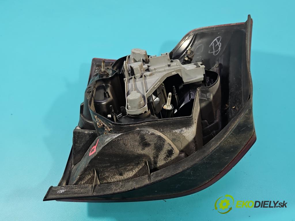 Toyota Corolla E12 2001-2009 1.4 vvti 97KM manual 71 kW 1398 cm3 3- svetlo / reflektor zadné pravé  (Kľučka dverí ostatné)