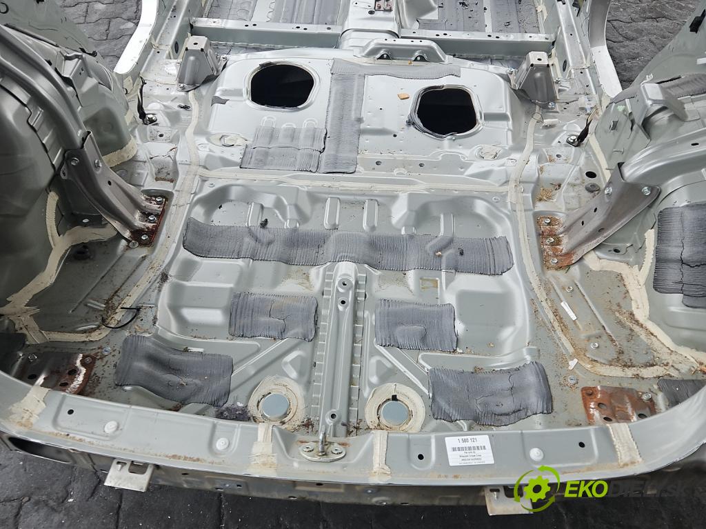 Mitsubishi Eclipse Cross  1.5 T 163 HP manual 120 kW 1499 cm3 5- pas zadní: