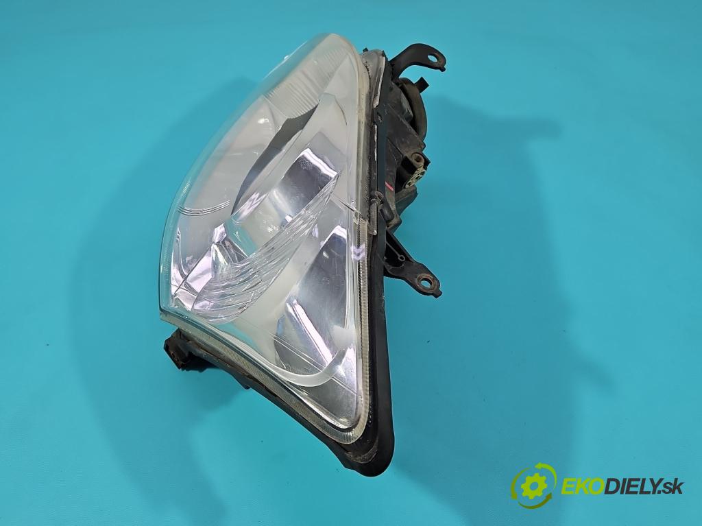 Toyota Corolla E12 2001-2009 1.4 vvti 97KM manual 71 kW 1398 cm3 3- Reflektor: ľavý  (Kľučka dverí ostatné)