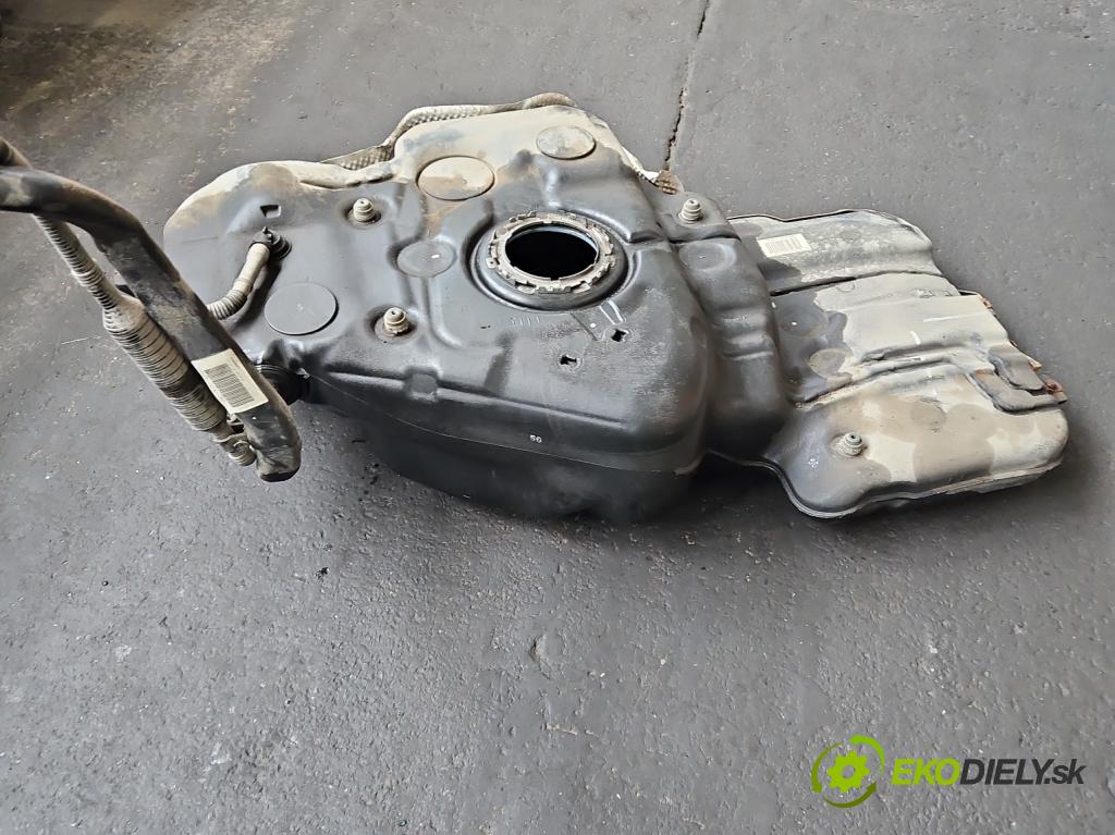 Audi Q5 2008-2016 3.0 tdi 239KM automatic 176 kW 2967 cm3 5- Nádrž: palivo 8R0201021 (Palivová nádrž)