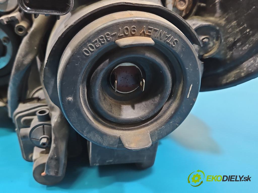 Mitsubishi Outlander I 2003-2006 2.0 16V 136 HP manual 100 kW 1997 cm3 5- Reflektor: pravý  (Svetlo predné pravé)