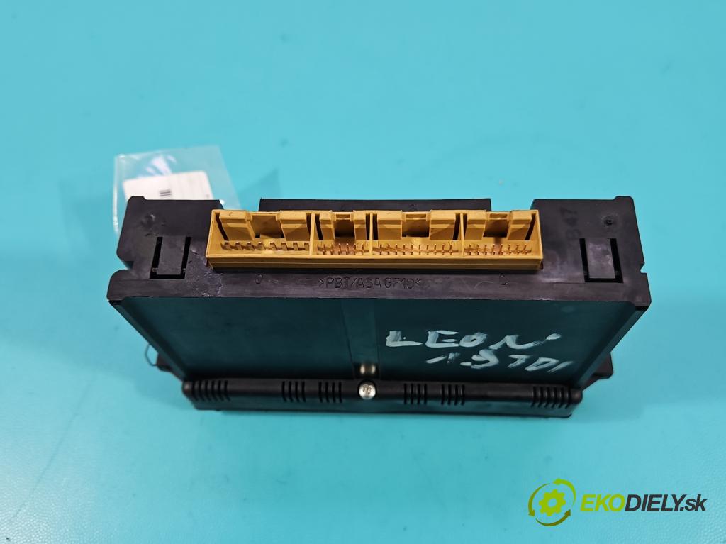 Seat Leon I 1999-2005 1.9 tdi 110 hp manual 81 kW 1896 cm3 5- palubní deska panel topení