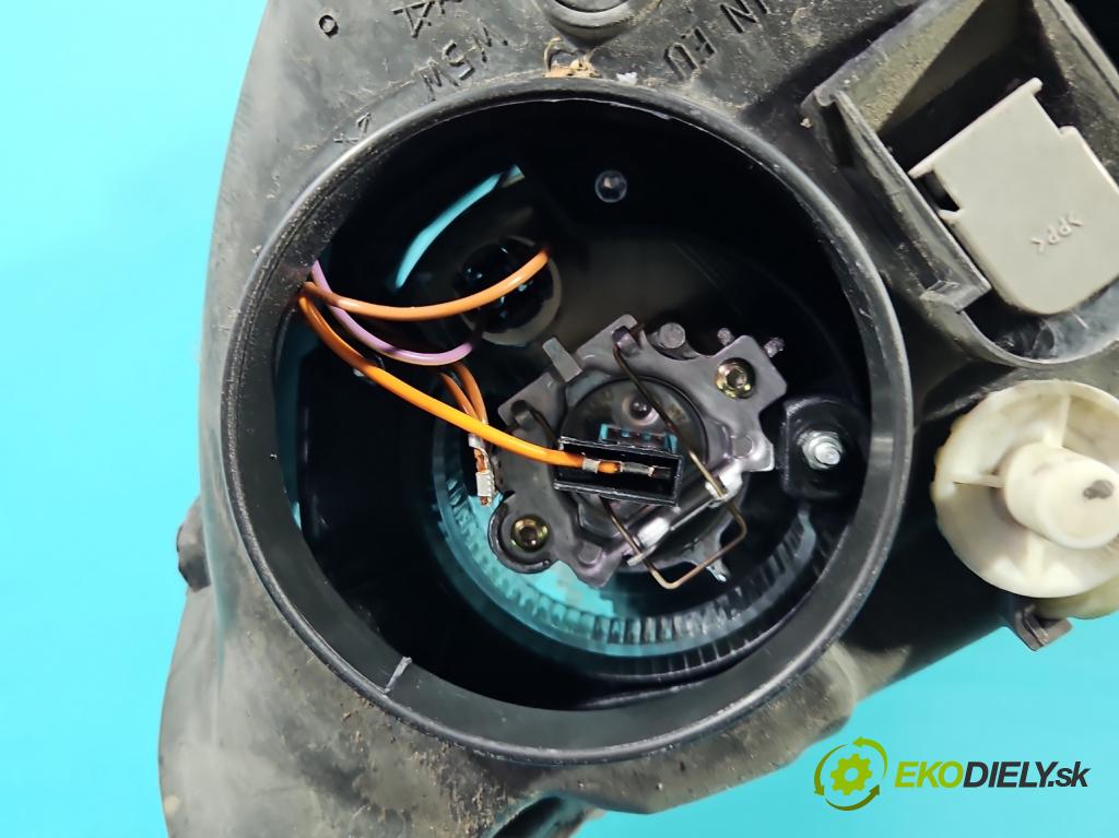 Seat Toledo III 2004-2009 1.6 SR 102 HP manual 75 kW 1595 cm3 5- Reflektor: pravý 5P1941006A (Svetlo predné pravé)