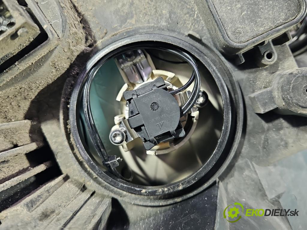 Opel Zafira B 2005-2014 1.9 cdti 150 HP manual 110 kW 1910 cm3 5- Reflektor: pravý 13252473RH (Svetlo predné pravé)