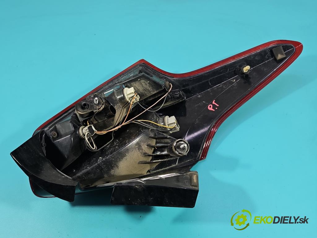 Ford Focus Mk3 2010-2018 1.5 tdci 95 hp manual 70 kW 1499 cm3 5- světlo zadní pravé  (Klika dveří ostatní)