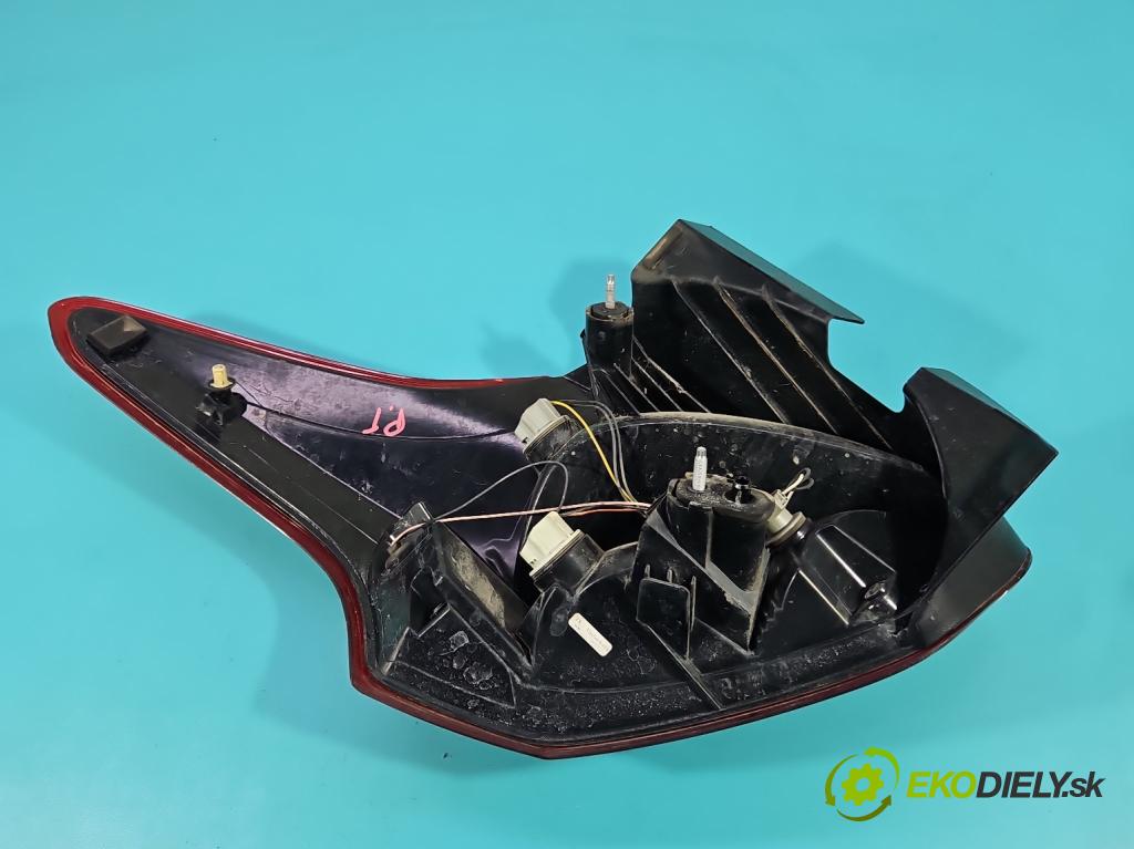 Ford Focus Mk3 2010-2018 1.5 tdci 95 hp manual 70 kW 1499 cm3 5- světlo zadní pravé  (Klika dveří ostatní)