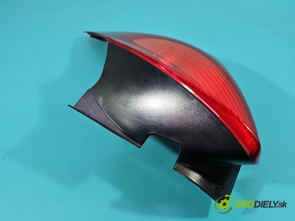 Ford Focus Mk3 2010-2018 1.5 tdci 95 hp manual 70 kW 1499 cm3 5- světlo zadní pravé  (Klika dveří ostatní)