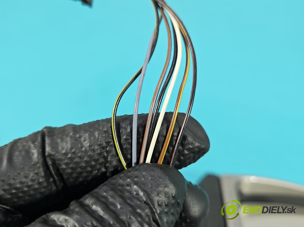 Mercedes C W203 2000-2007 1.8 Kompresor 143 HP manual 105 kW 1796 cm3 3- zrkadlo pravé  (Kľučka dverí ostatné)