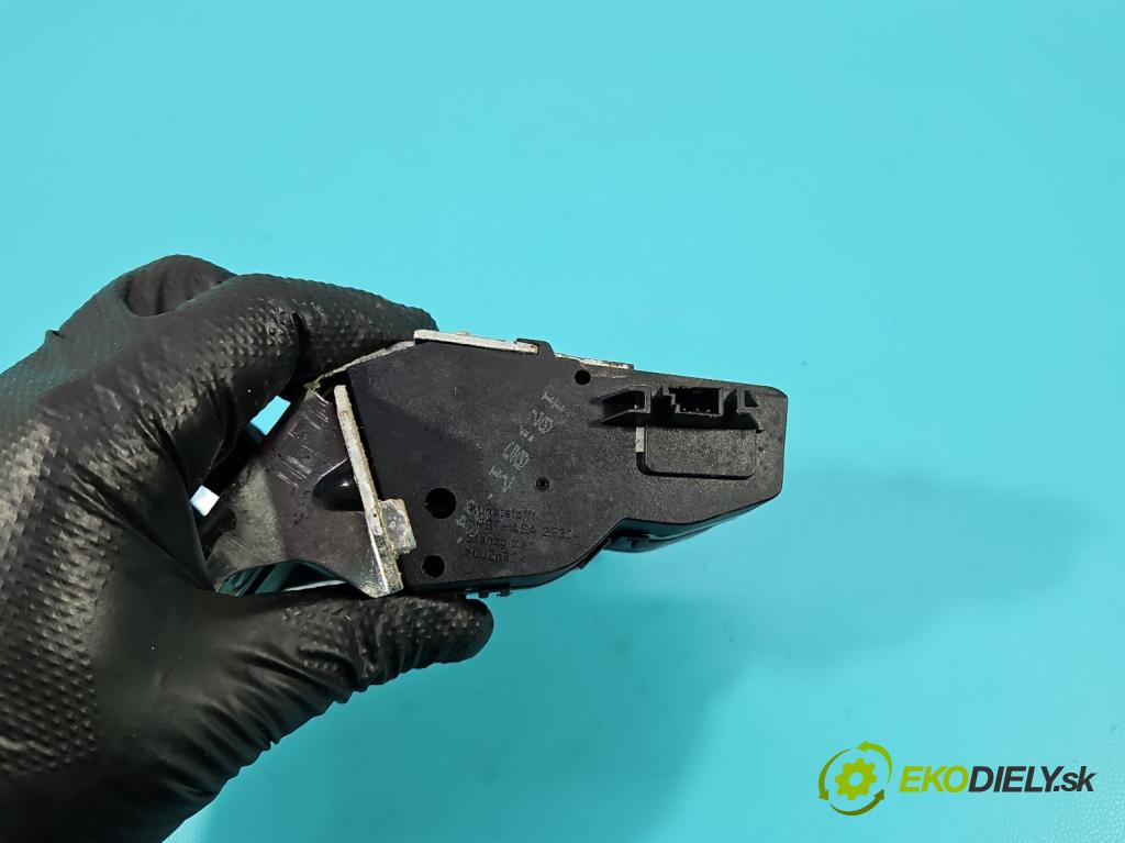 Mercedes C W203 2000-2007 1.8 Kompresor 143 hp manual 105 kW 1796 cm3 3- zámek kufrových dveří zadní A2037400235