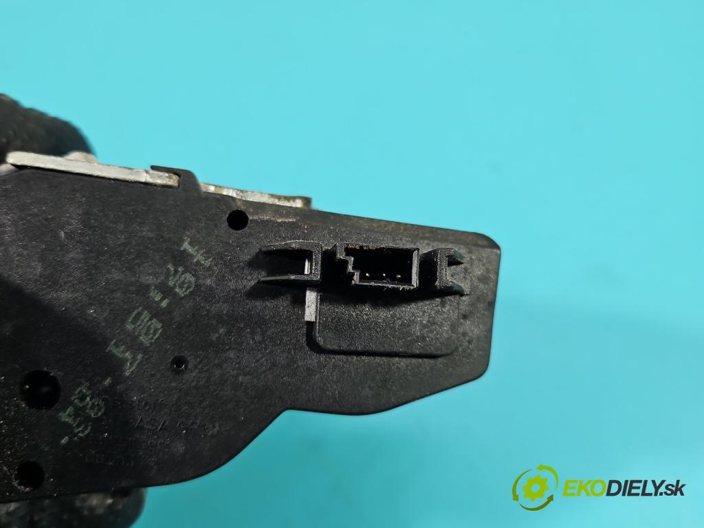 Mercedes C W203 2000-2007 1.8 Kompresor 143 hp manual 105 kW 1796 cm3 3- zámek kufrových dveří zadní A2037400235