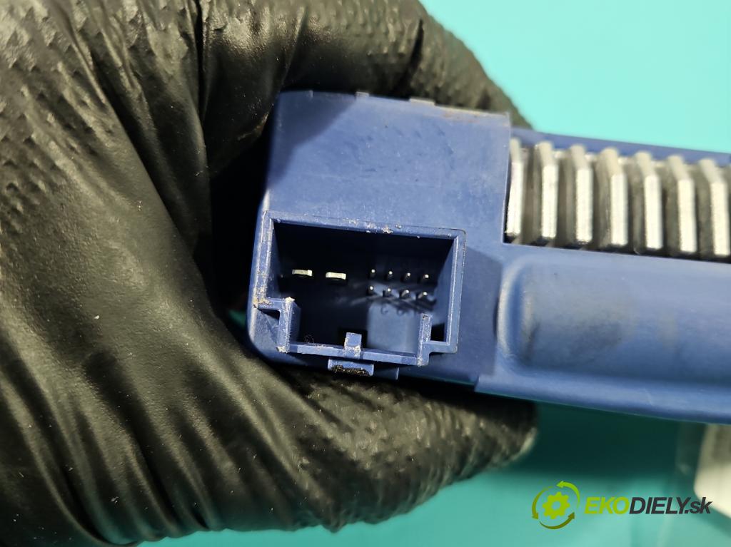 Audi Q5 2008-2016 3.0 tdi 239KM automatic 176 kW 2967 cm3 5- Aktuátor: kufrové dvere pravý 8R0827852B