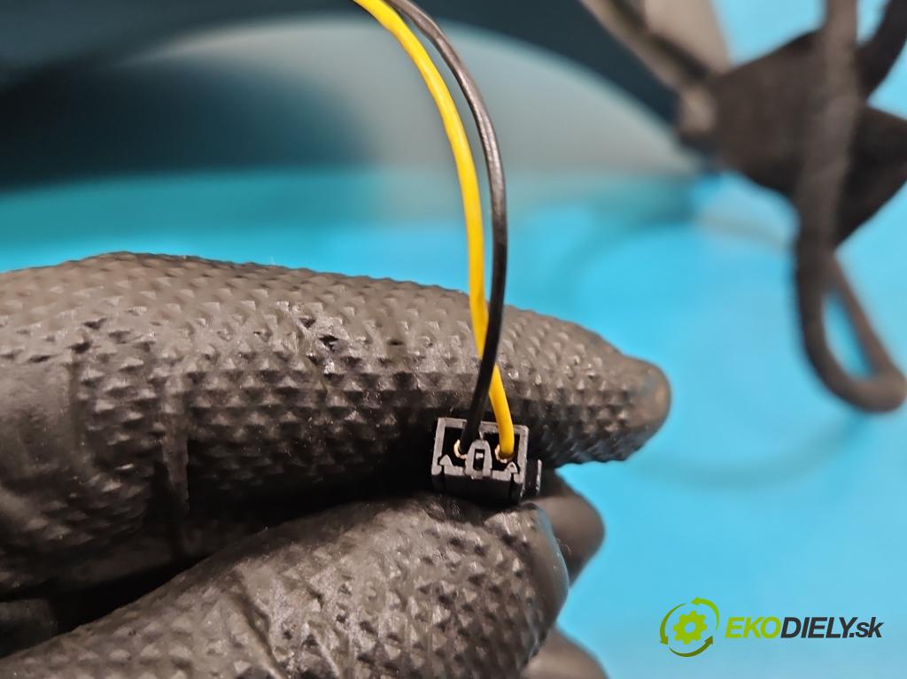 Porsche Cayenne I 2002-2010 4.5 V8 340KM: automatic 250 kW 4511 cm3 5- zrkadlo ľavé  (Kľučka dverí ostatné)