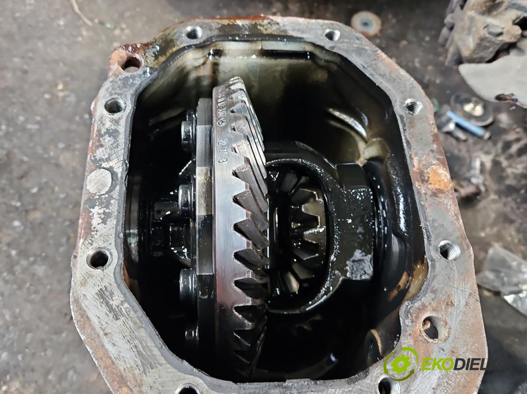 Mercedes C W203 2000-2007 1.8 Kompresor 143 HP manual 105 kW 1796 cm3 3- Most: zadní: 2033531112