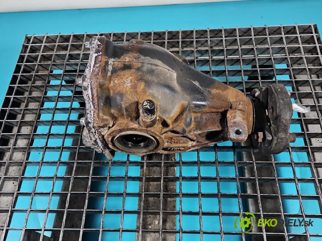 Mercedes C W203 2000-2007 1.8 Kompresor 143 HP manual 105 kW 1796 cm3 3- Most: zadní: 2033531112