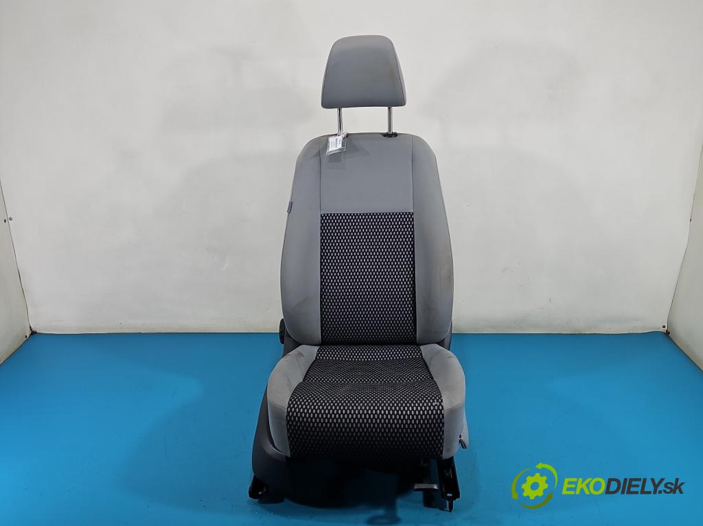 Vw Tiguan I 2007-2016 1.4 TSI 150 HP manual 110 kW 1390 cm3 5- Sedačka pravý  (Sedadlo)
