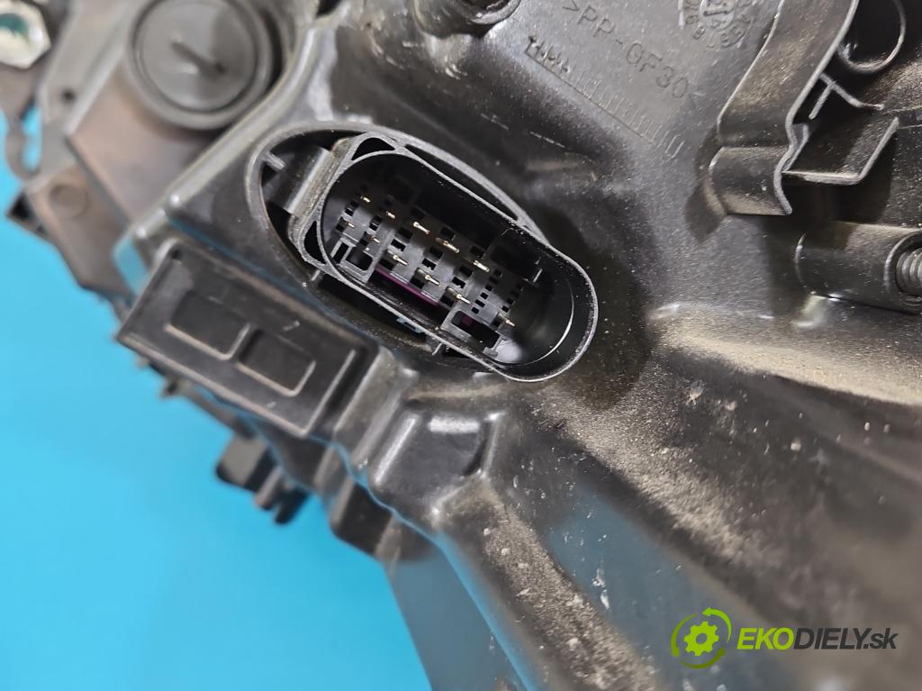 Skoda Octavia IV 2019- 2.0 tdi 116 HP manual 85 kW 1968 cm3 5- Reflektor: pravý 5E4941016 (Svetlo predné pravé)