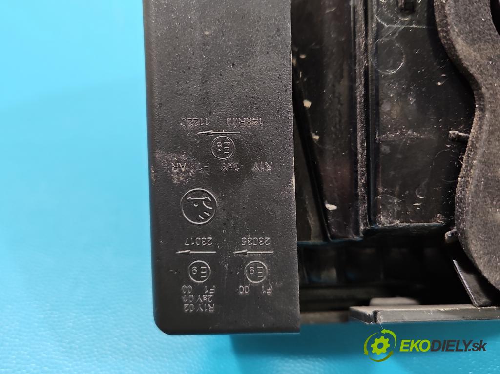 Skoda Octavia IV 2019- 2.0 tdi 116 HP manual 85 kW 1968 cm3 5- svetlo / reflektor zadné pravé 5E7945308A (Kľučka dverí ostatné)