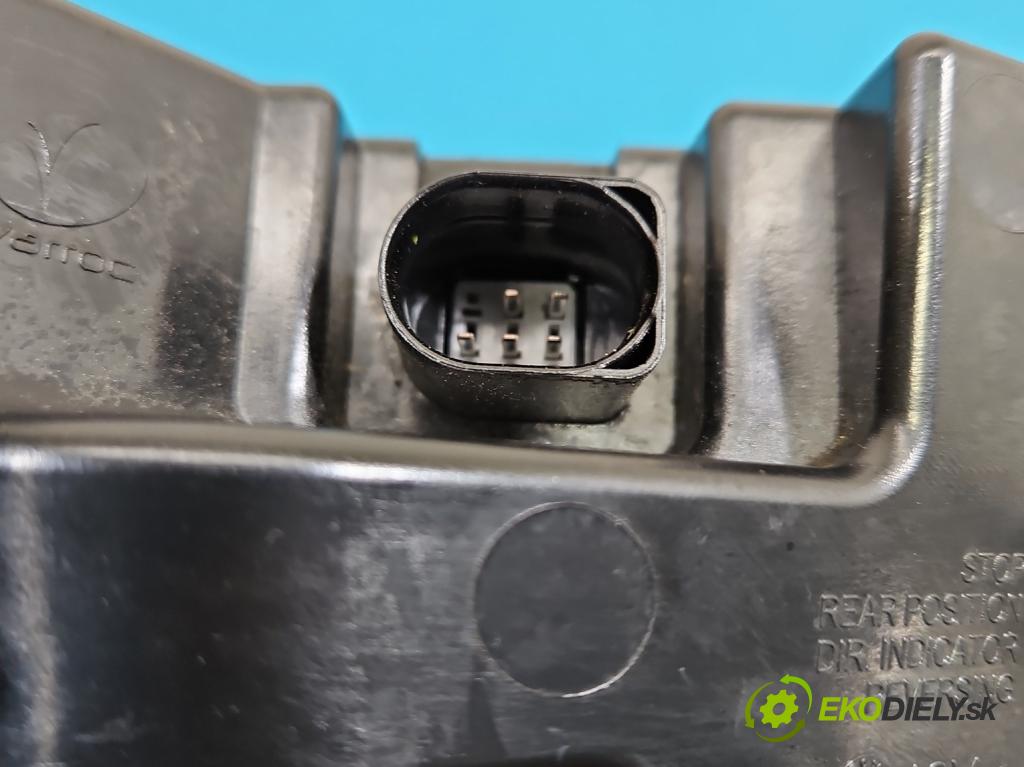 Skoda Octavia IV 2019- 2.0 tdi 116 HP manual 85 kW 1968 cm3 5- svetlo / reflektor zadné pravé 5E3945208A (Kľučka dverí ostatné)