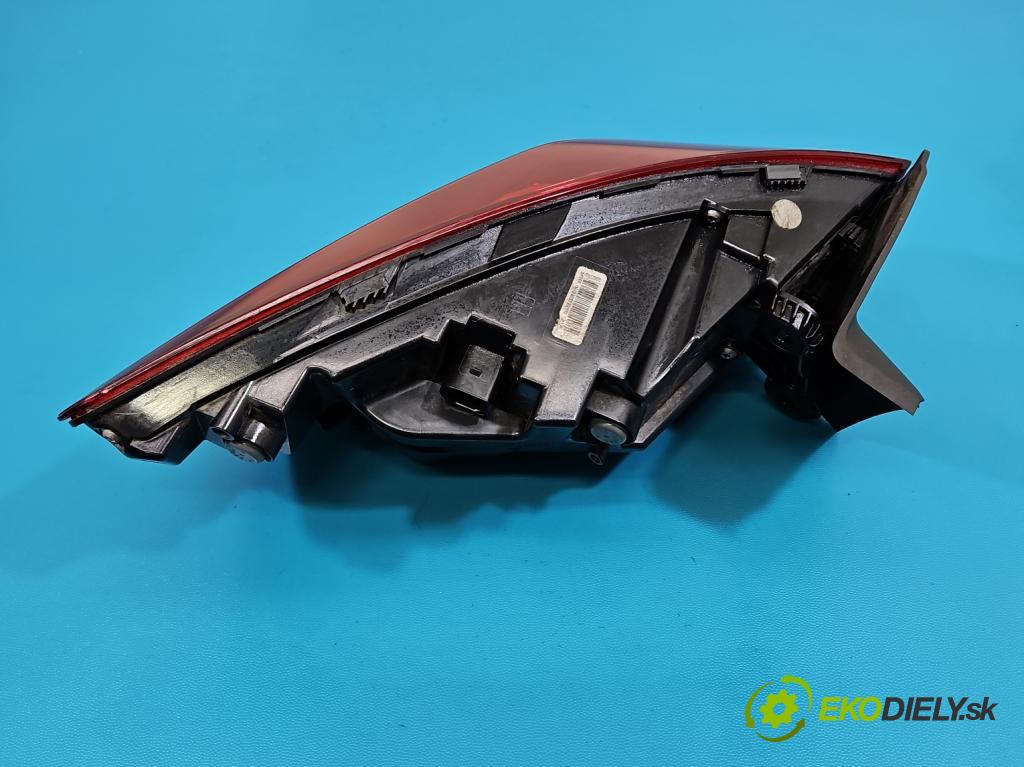 Skoda Octavia IV 2019- 2.0 tdi 116 HP manual 85 kW 1968 cm3 5- svetlo / reflektor zadné pravé 5E3945208A (Kľučka dverí ostatné)