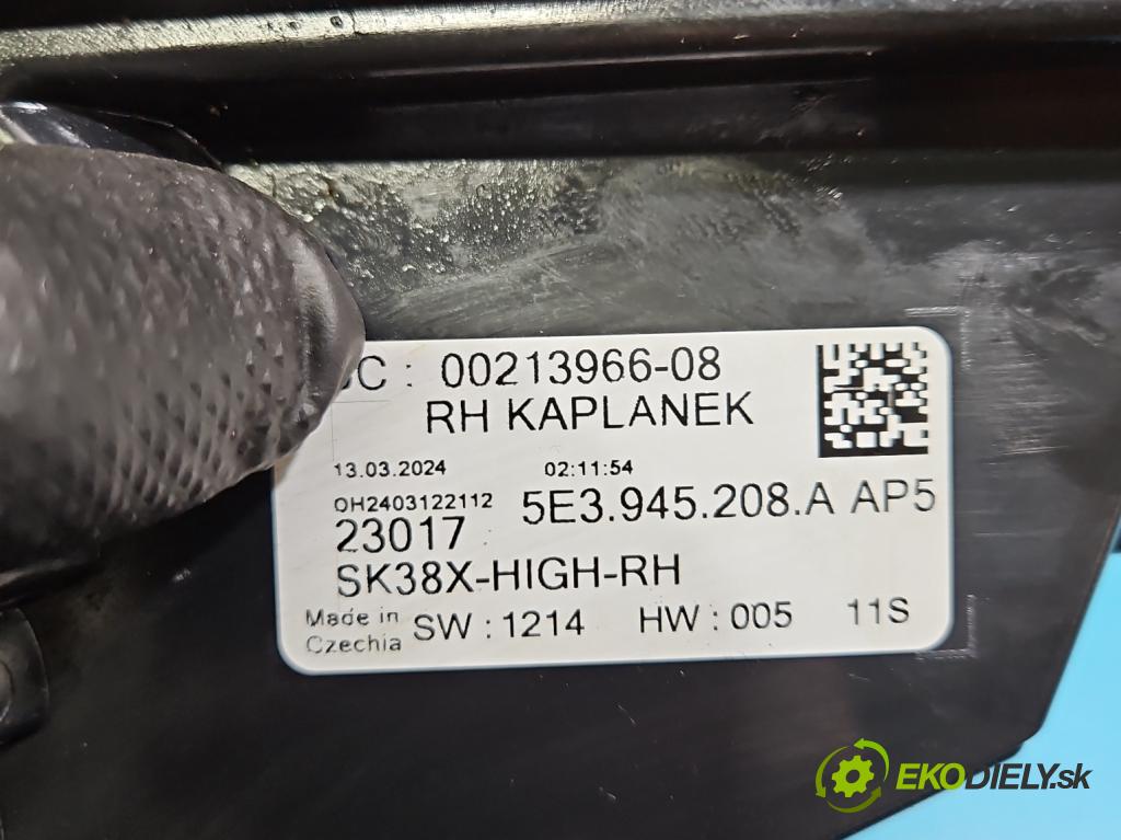 Skoda Octavia IV 2019- 2.0 tdi 116 HP manual 85 kW 1968 cm3 5- svetlo / reflektor zadné pravé 5E3945208A (Kľučka dverí ostatné)