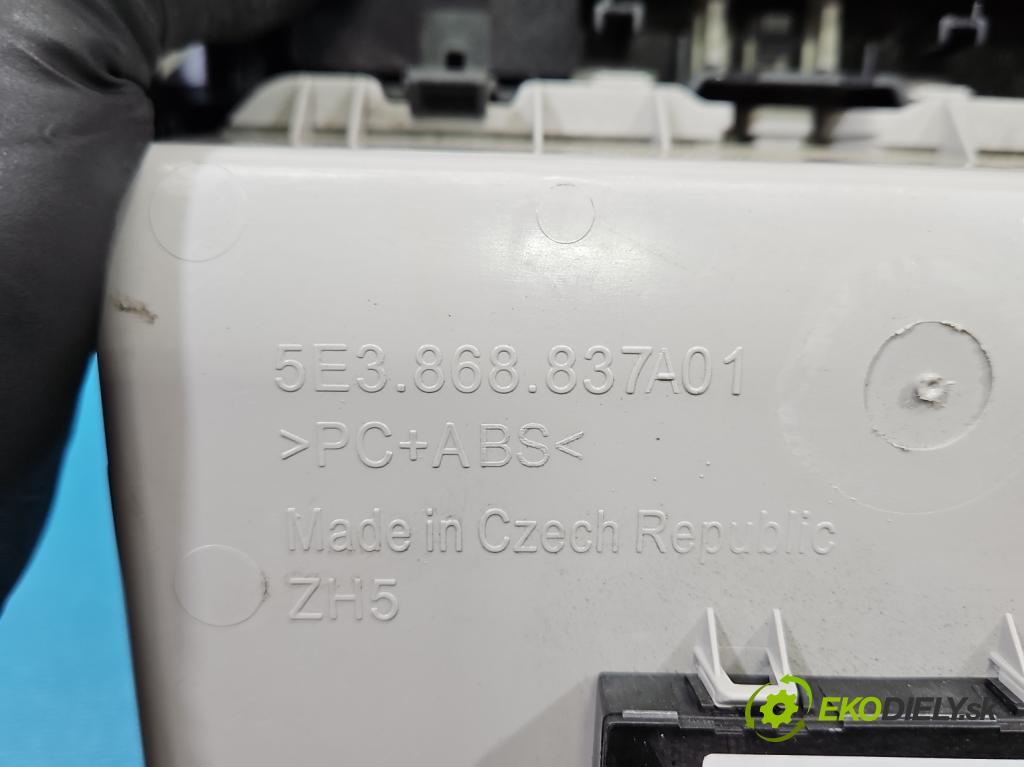 Skoda Octavia IV 2019- 2.0 tdi 116 HP manual 85 kW 1968 cm3 5- svetlo / reflektor interiéra 5E3868837A