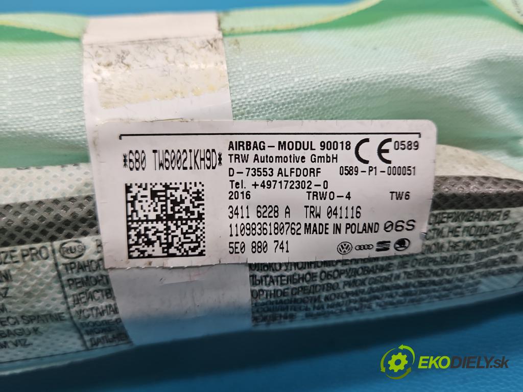 Skoda Octavia III 2013- 1.4 TSI 150 HP manual 110 kW 1395 cm3 5- clona ľavé 5E0880741