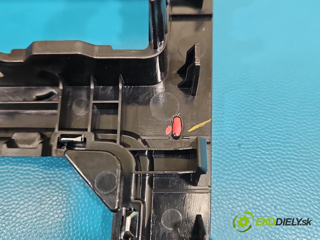 Skoda Octavia III 2013- 1.4 TSI 150 hp manual 110 kW 1395 cm3 5- lišta ozdobná interiéry: 5E1863212A