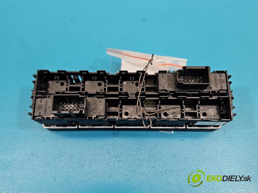 Skoda Octavia III 2013- 1.4 TSI 150 HP manual 110 kW 1395 cm3 5- prepínač ostatné 5E1927132M