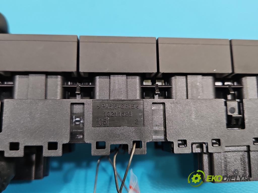 Skoda Octavia III 2013- 1.4 TSI 150 HP manual 110 kW 1395 cm3 5- prepínač ostatné 5E1927132M