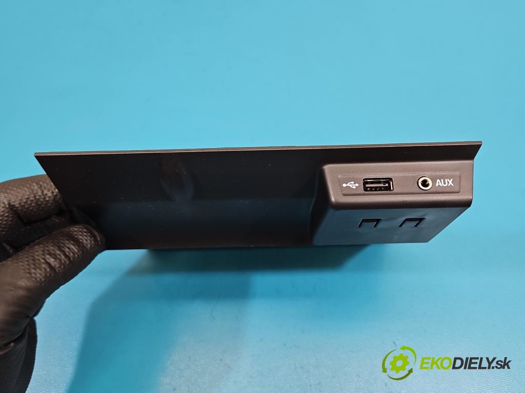 Skoda Octavia III 2013- 1.4 TSI 150 hp manual 110 kW 1395 cm3 5- zásuvka USB 5E1857367B