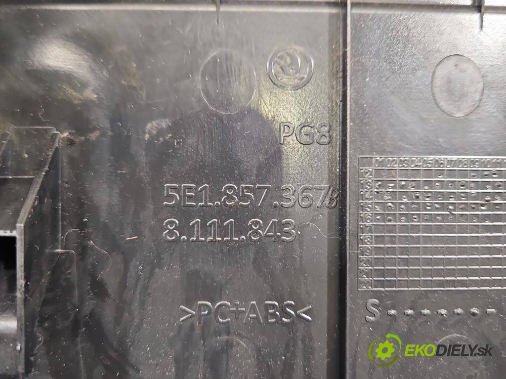 Skoda Octavia III 2013- 1.4 TSI 150 hp manual 110 kW 1395 cm3 5- zásuvka USB 5E1857367B