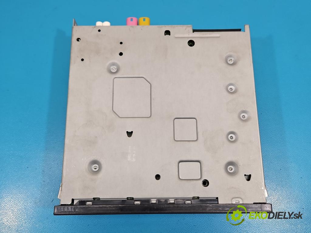 Skoda Octavia III 2013- 1.4 TSI 150 hp manual 110 kW 1395 cm3 5- Navigace: čtečka 5Q0035840B