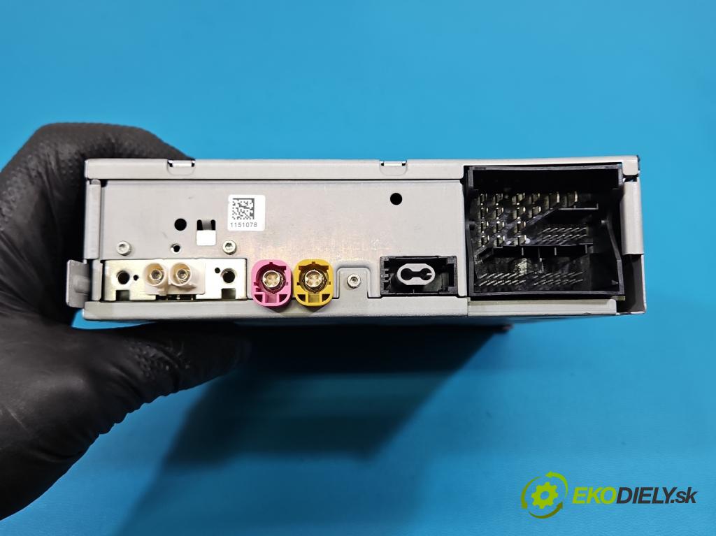 Skoda Octavia III 2013- 1.4 TSI 150 hp manual 110 kW 1395 cm3 5- Navigace: čtečka 5Q0035840B