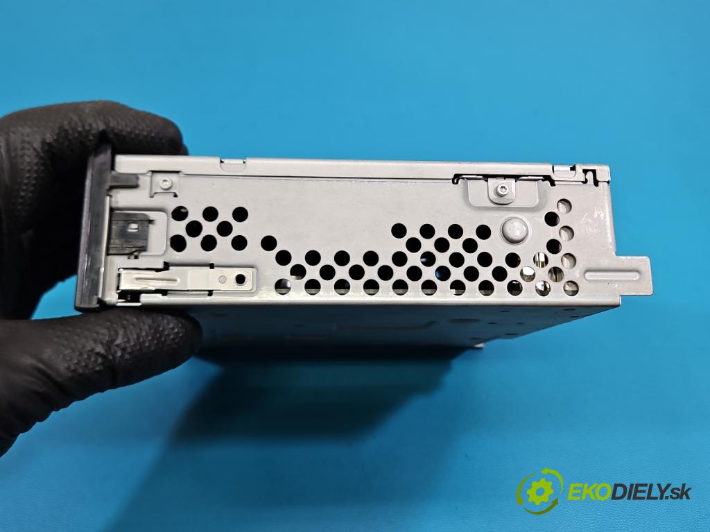 Skoda Octavia III 2013- 1.4 TSI 150 hp manual 110 kW 1395 cm3 5- Navigace: čtečka 5Q0035840B