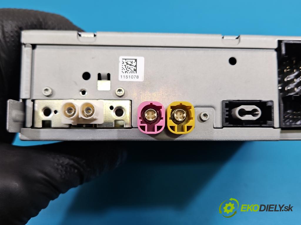 Skoda Octavia III 2013- 1.4 TSI 150 hp manual 110 kW 1395 cm3 5- Navigace: čtečka 5Q0035840B