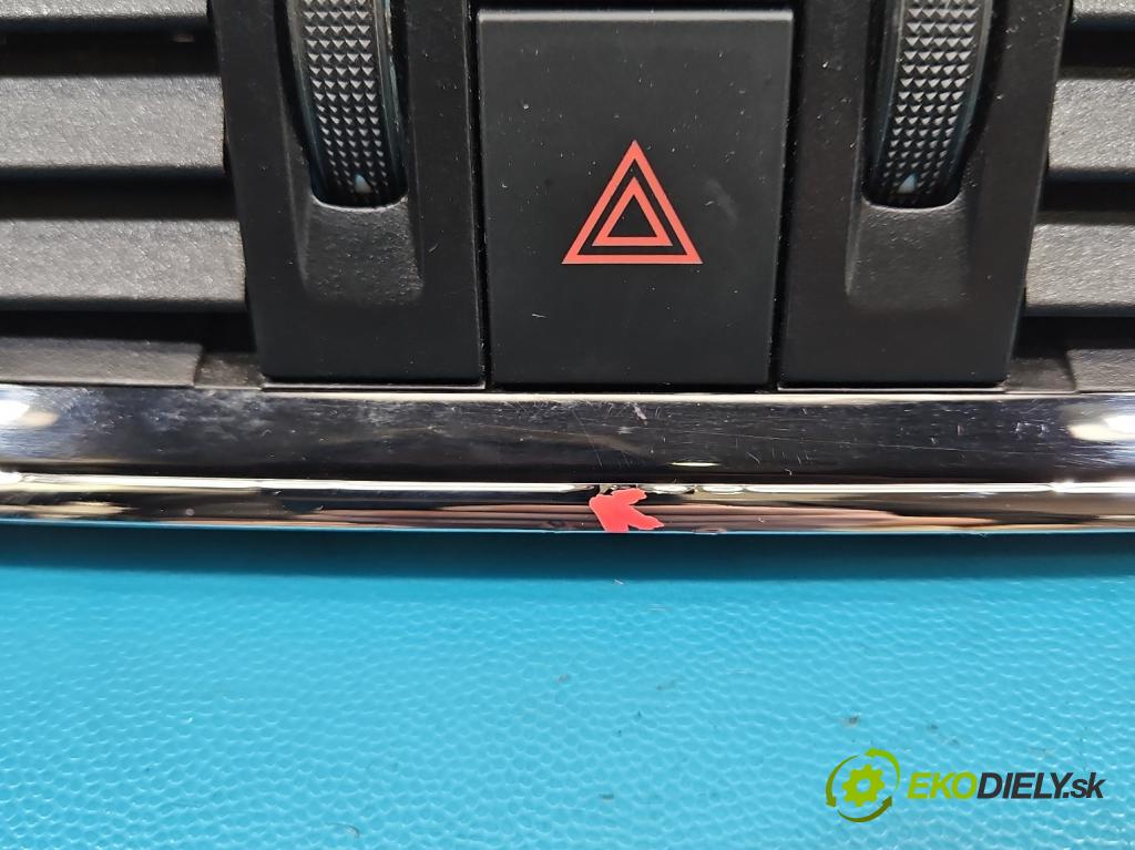 Skoda Octavia III 2013- 1.4 TSI 150 HP manual 110 kW 1395 cm3 5- Mřížka: kúrenia stredová 5E0820951A (Mriežka kúrenia (fukár))