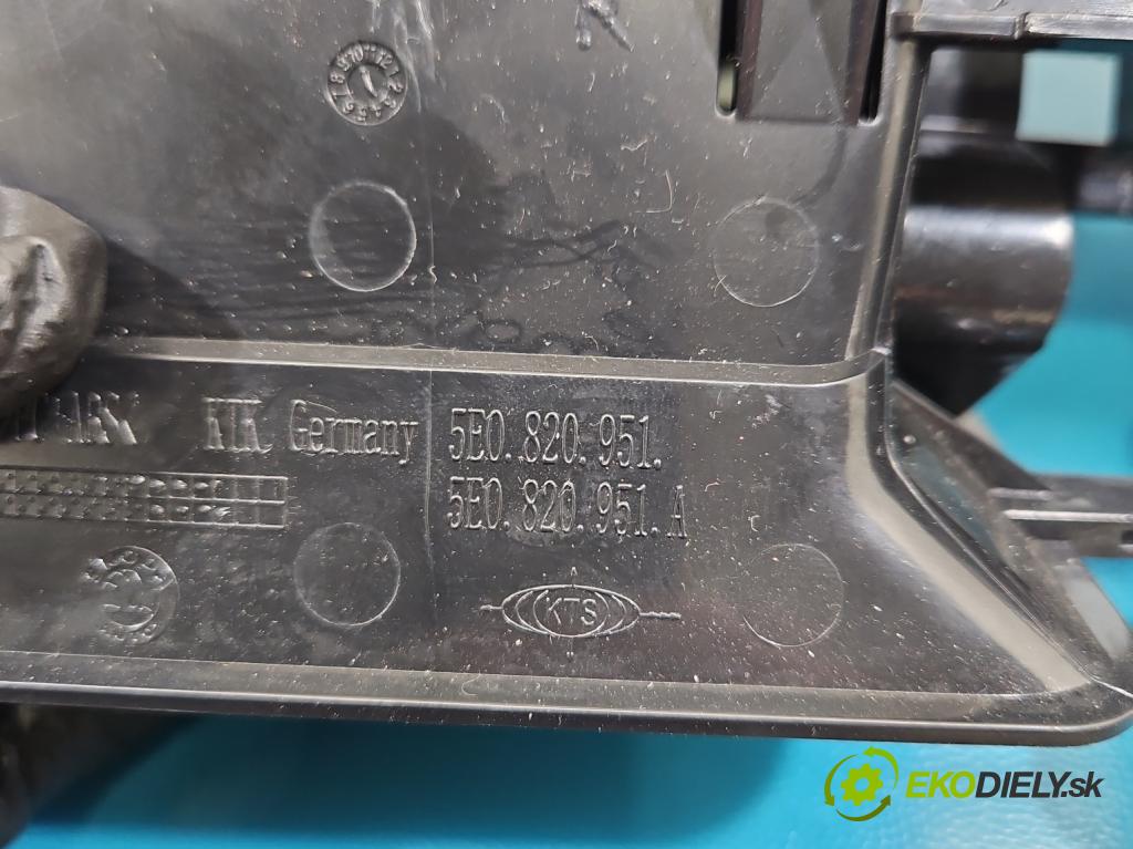 Skoda Octavia III 2013- 1.4 TSI 150 HP manual 110 kW 1395 cm3 5- Mřížka: kúrenia stredová 5E0820951A (Mriežka kúrenia (fukár))