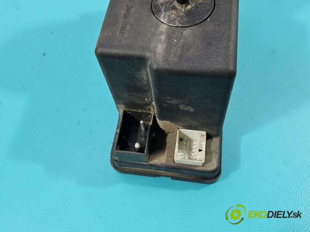 Audi 80 B4 1991-1994 1.9 tdi 90 hp manual 66 kW 1896 cm3 5- Centrálni: zámek: 4A0862257A