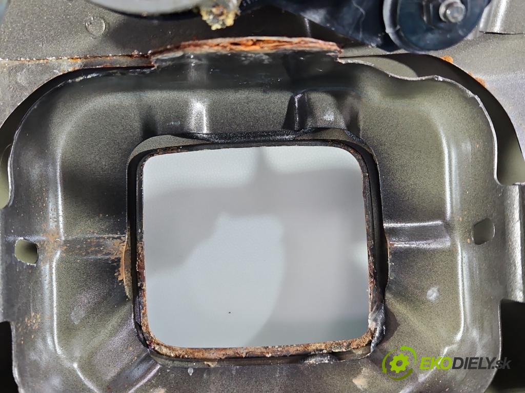 Seat Leon III 2012-2020 2.0 tdi 150 HP manual 110 kW 1968 cm3 5- zadna kufor  (Kapota zadná (kufor))