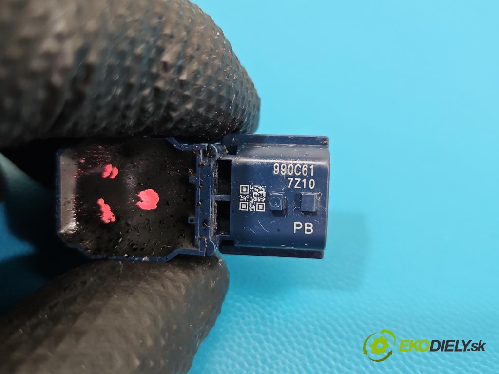 Mitsubishi Eclipse Cross  1.5 T 163 HP manual 120 kW 1499 cm3 5- snímač parkovaní: 990C61