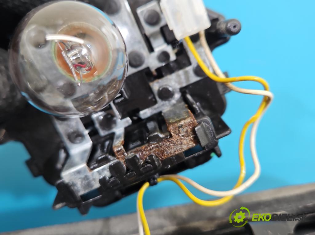 Seat Leon III 2012-2020 2.0 tdi 150 HP manual 110 kW 1968 cm3 5- svetlo / reflektor zadné pravé  (Kľučka dverí ostatné)