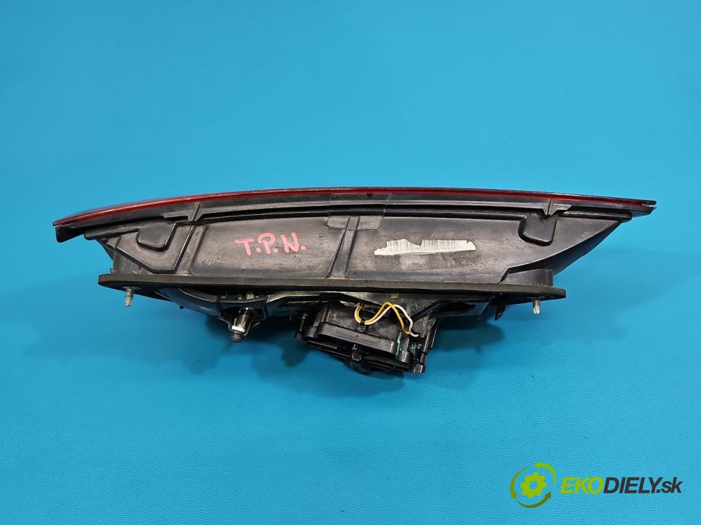 Seat Leon III 2012-2020 2.0 tdi 150 HP manual 110 kW 1968 cm3 5- svetlo / reflektor zadné pravé  (Kľučka dverí ostatné)