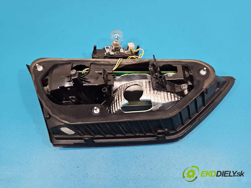 Seat Leon III 2012-2020 2.0 tdi 150 HP manual 110 kW 1968 cm3 5- svetlo / reflektor zadné pravé  (Kľučka dverí ostatné)