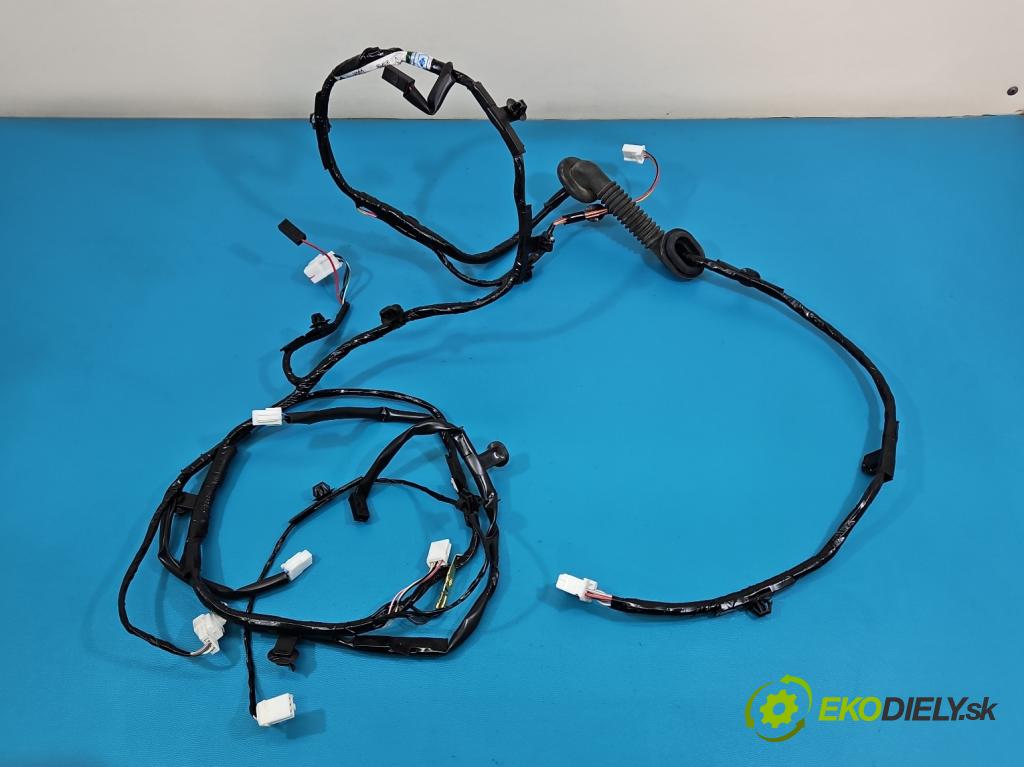 Mitsubishi Eclipse Cross  1.5 T 163 HP manual 120 kW 1499 cm3 5- Zväzok: kufrové dvere zadné 8512H203