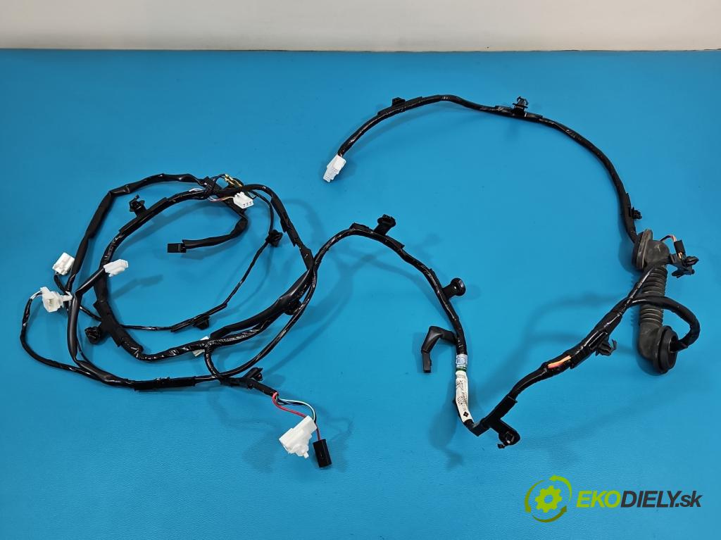 Mitsubishi Eclipse Cross  1.5 T 163 HP manual 120 kW 1499 cm3 5- Zväzok: kufrové dvere zadné 8512H203