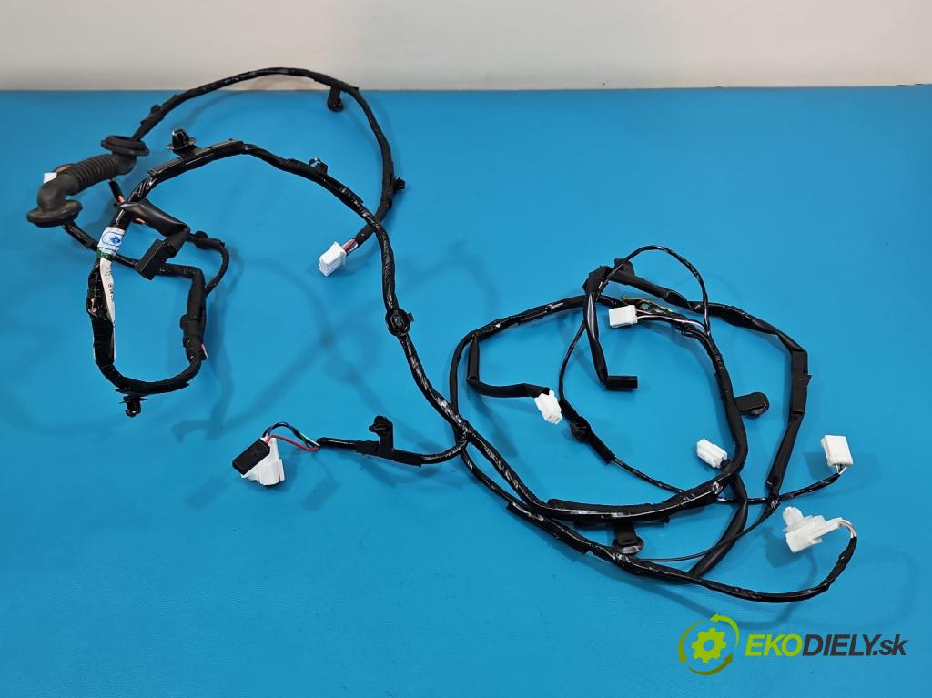 Mitsubishi Eclipse Cross  1.5 T 163 hp manual 120 kW 1499 cm3 5- Balíček: kufrových dveří zadní 8512H203