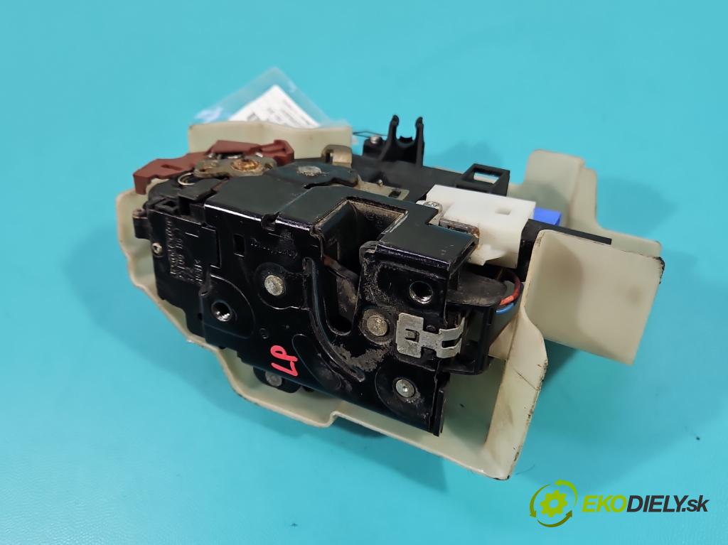 Porsche Cayenne I 2002-2010 4.5 V8 340KM: automatic 250 kW 4511 cm3 5- zámok predné ľavý 7L0837089