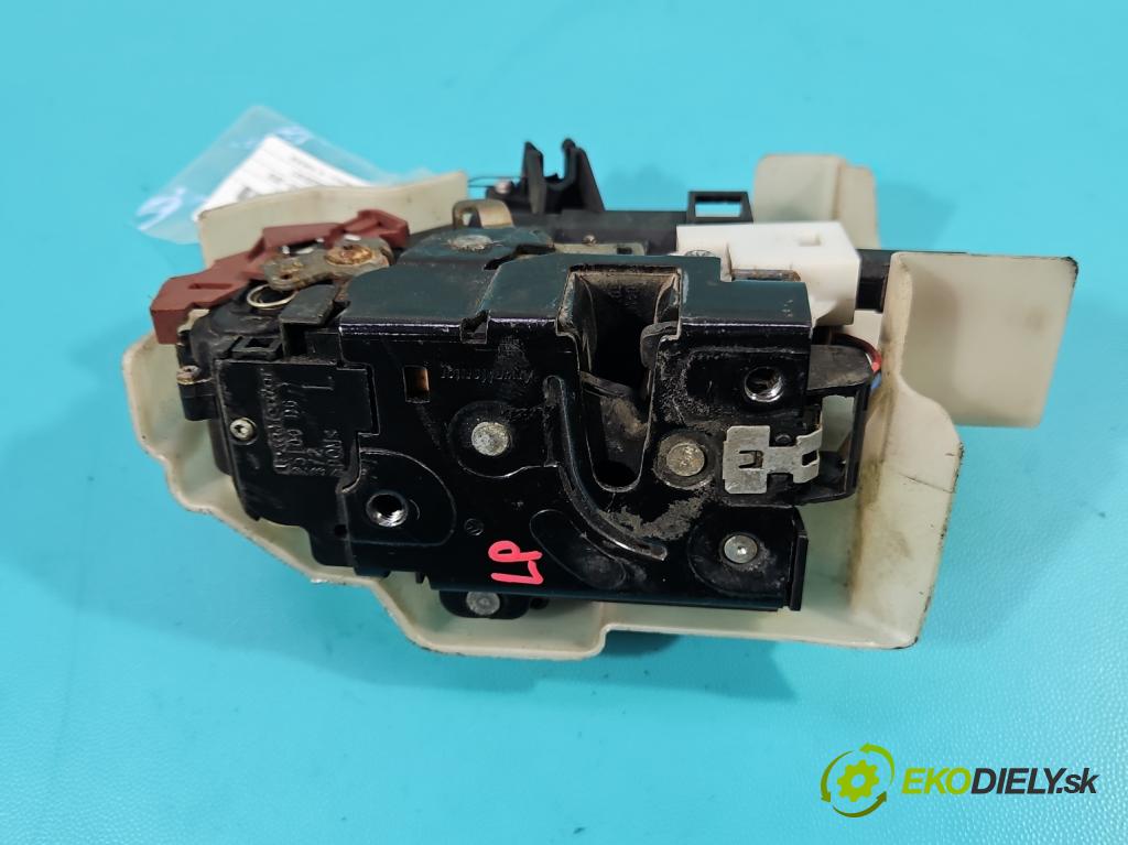 Porsche Cayenne I 2002-2010 4.5 V8 340KM: automatic 250 kW 4511 cm3 5- zámok predné ľavý 7L0837089